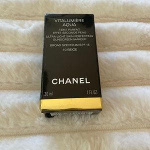 Chanel Vitalumiere Aqua Foundation 10 Beige